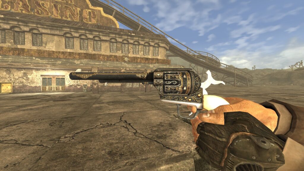 Player character holding the lucky revolver. | Fallout : New Vegas